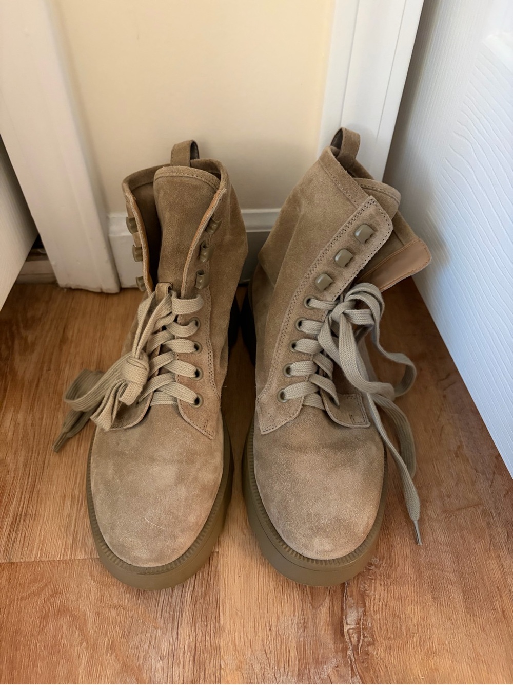 Aerosols Steph Ankle Combat boots